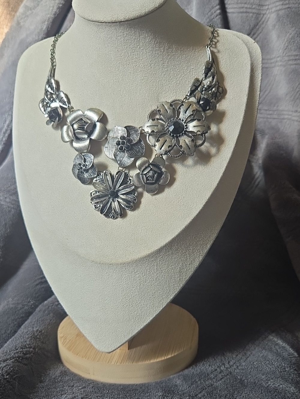 Vintage Y2k Silver Tone Floral Statement Necklace - Bib Style